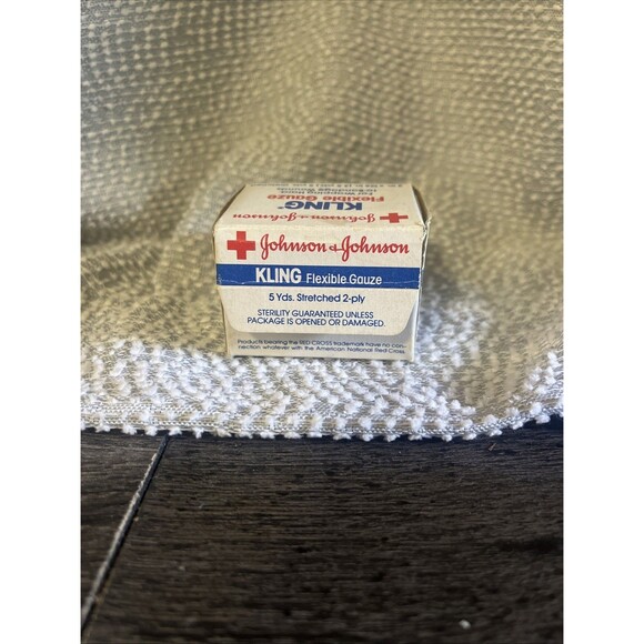 Vintage 1980 Johnson & Johnson 2” 3.5 Yards Kling Flexible Gauze. NOS - Picture 3 of 7